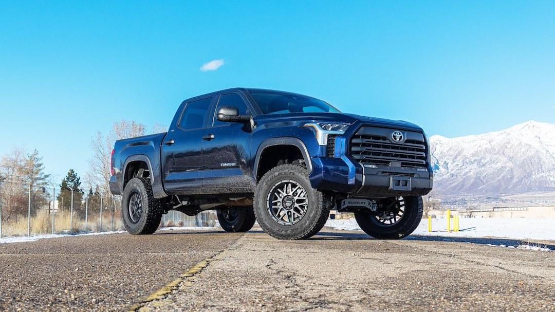 ReadyLIFT Lift Kit Suspension, 6 Inch Front Lift, 6 Inch Rear Lift – 44-52660