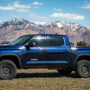 ReadyLIFT Lift Kit Suspension, Sst ® Series, 3 Inch Front Lift, 1-1/4 Inch Rear Lift – 69-52310