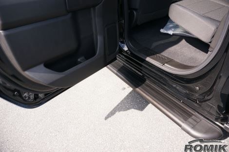 Romik USA Running Board, RB2-T Series, Anodized Black, Aluminum, With Black End Caps, Unlighted, Rocker Panel Mount, 450 Pound Capacity – 20043419