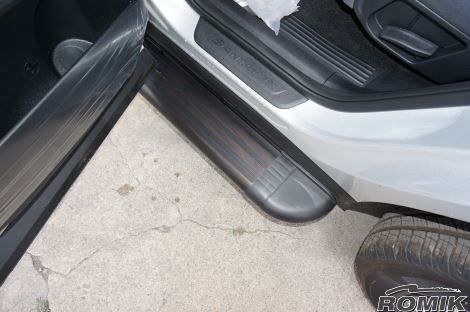 Romik USA Running Board, RB2 Series, Anodized Black, Aluminum, With Black End Caps, Unlighted, Rocker Panel Mount, 450 Pound Capacity – 22215419