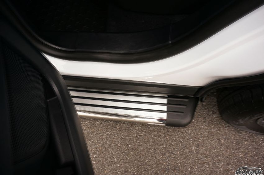 Romik USA Running Board, RB2 Series, Polished, Aluminum, Unlighted, 450 Pound Capacity, With Mounting Bracket/ Hardware – 22393418