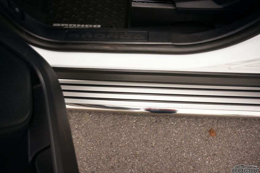 Romik USA Running Board, RB2 Series, Polished, Aluminum, Unlighted, 450 Pound Capacity, With Mounting Bracket/ Hardware – 22393418