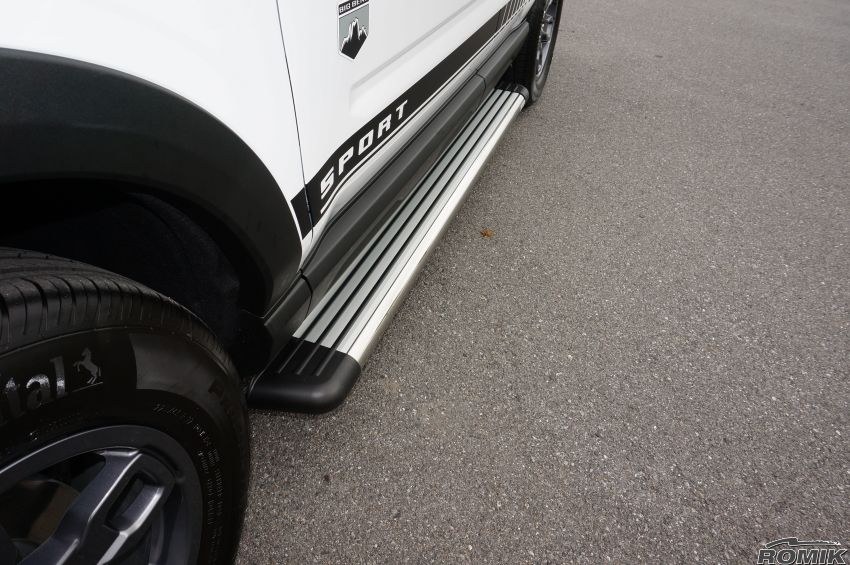 Romik USA Running Board, RB2 Series, Polished, Aluminum, Unlighted, 450 Pound Capacity, With Mounting Bracket/ Hardware – 22393418