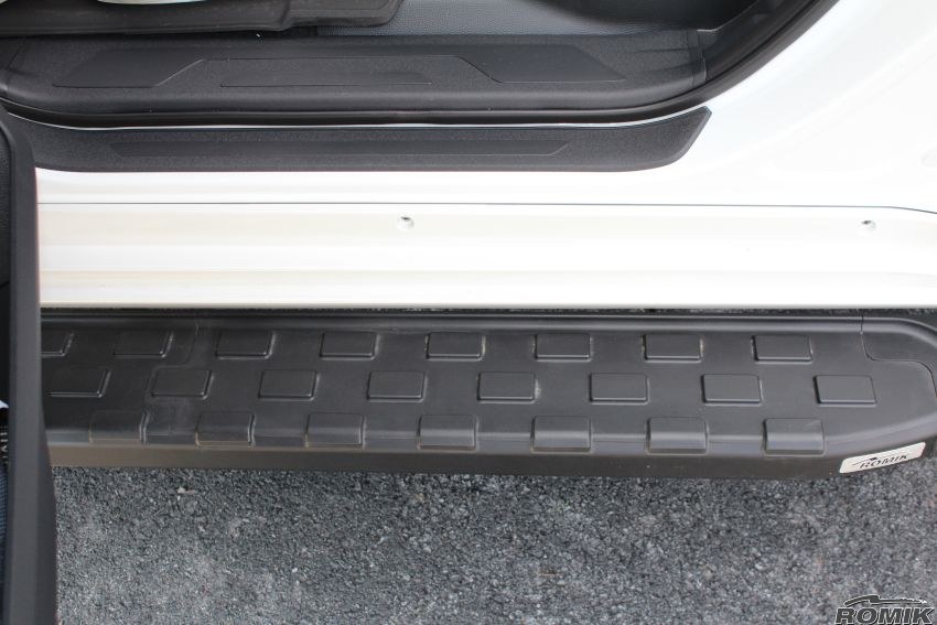 Romik USA Running Board, Rec Series, Anodized, Black, Aluminum, Unlighted, 300 Pound Capacity, With Mounting Bracket/ Hardware – 51728419