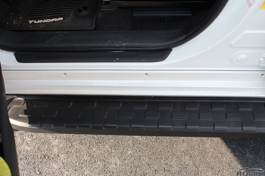 Romik USA Running Board, Rec Series, Anodized, Black, Aluminum, Unlighted, 300 Pound Capacity, With Mounting Bracket/ Hardware – 51728419