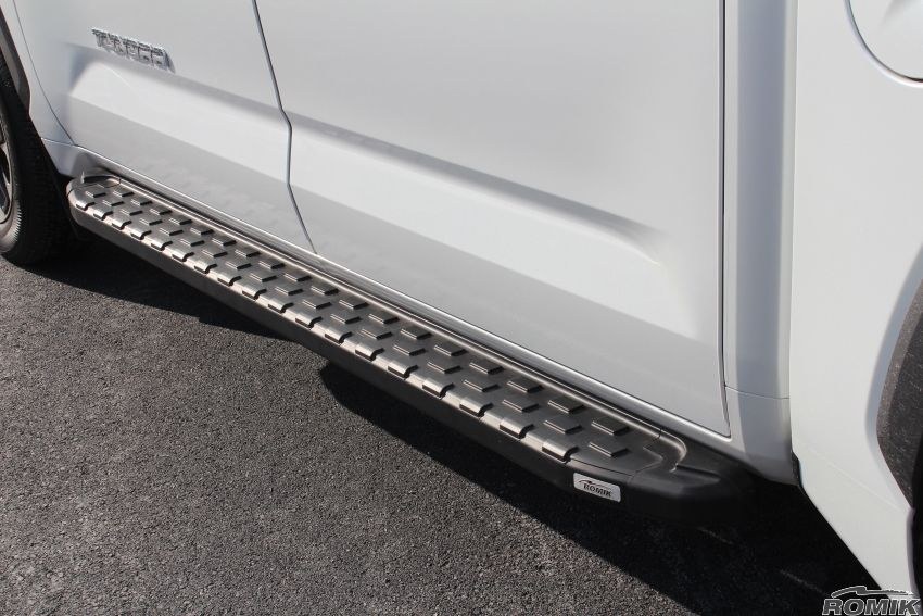 Romik USA Running Board, Rec Series, Anodized, Black, Aluminum, Unlighted, 300 Pound Capacity, With Mounting Bracket/ Hardware – 51728419