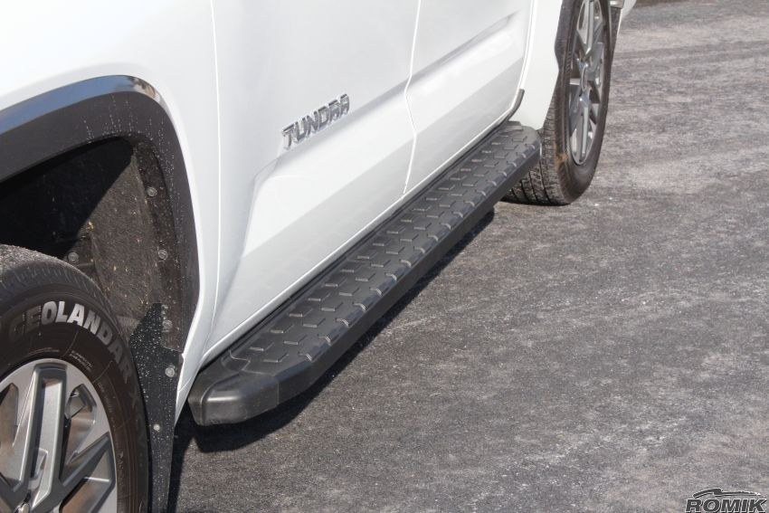Romik USA Running Board, Rec Series, Anodized, Black, Aluminum, Unlighted, 300 Pound Capacity, With Mounting Bracket/ Hardware – 51728419