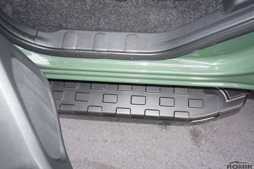 Romik USA Running Board, Rec Series, Anodized, Black, Aluminum, Unlighted, 300 Pound Capacity, With Mounting Bracket/ Hardware – 51823419