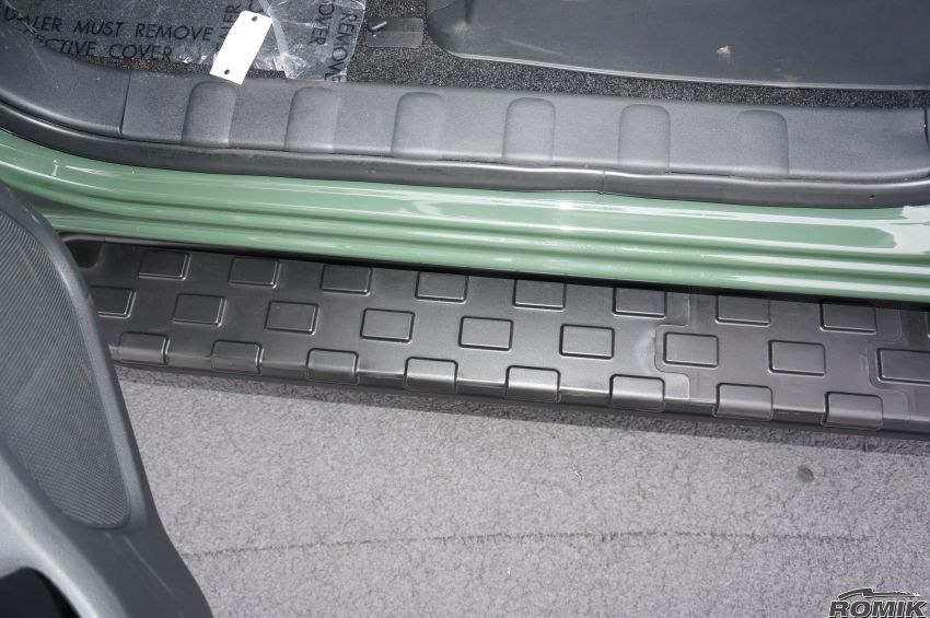 Romik USA Running Board, Rec Series, Anodized, Black, Aluminum, Unlighted, 300 Pound Capacity, With Mounting Bracket/ Hardware – 51823419
