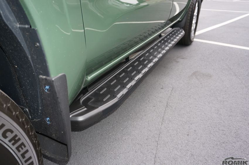 Romik USA Running Board, Rec Series, Anodized, Black, Aluminum, Unlighted, 300 Pound Capacity, With Mounting Bracket/ Hardware – 51823419