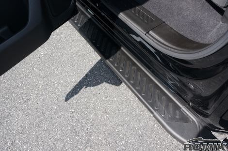 Romik USA Running Board, Ral-T Series, Black Powder Coated, Aluminum, With Black Powder Coated End Caps, Unlighted, Rocker Panel Mount – 60033419