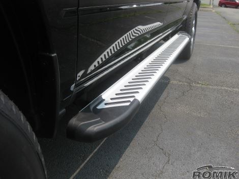 Romik USA Running Board, Ral-T Series, Polished, Silver, With Black End Caps, Aluminum, Unlighted, 450 Pound Capacity – 61345418