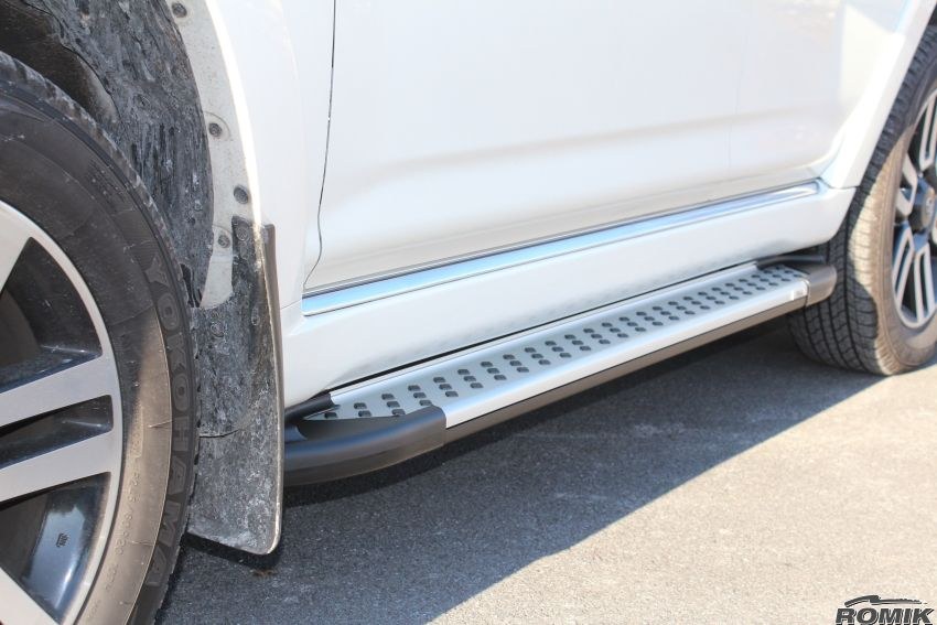 Romik USA Running Board, Ral Series, Silver, Aluminum, With Black End Caps, Unlighted, 400 Pound Capacity – 61725418