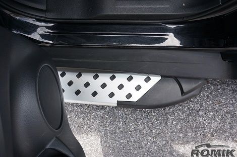 Romik USA Running Board, Ral Series, Silver, Aluminum, With Black End Caps, Unlighted, 400 Pound Capacity – 61816418
