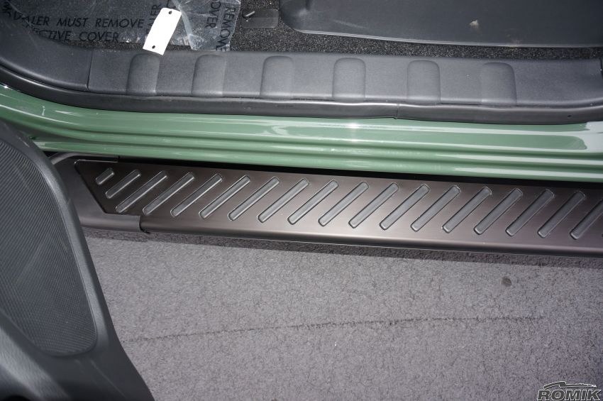Romik USA Running Board, Ral-T Series, Anodized, Black, Aluminum, Unlighted, 450 Pound Capacity, With Mounting Bracket/ Hardware – 61823419