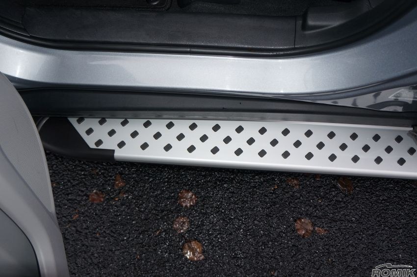 Romik USA Running Board, Ral Series, Silver, Aluminum, With Black End Caps, Unlighted, 400 Pound Capacity – 62108418