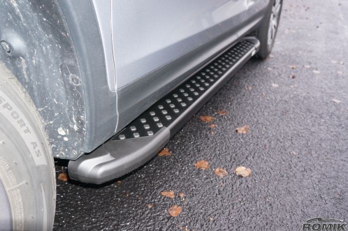 Romik USA Running Board, Ral Series, Black Powder Coated, Aluminum, With Black Powder Coated End Caps, Unlighted, 400 Pound Capacity – 62108419