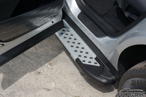 Romik USA Running Board, Ral Series, Silver, Aluminum, With Black End Caps, Unlighted, 400 Pound Capacity – 62215418