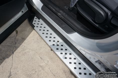 Romik USA Running Board, Ral Series, Silver, Aluminum, With Black End Caps, Unlighted, 400 Pound Capacity – 62215418