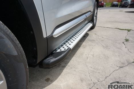 Romik USA Running Board, Ral Series, Silver, Aluminum, With Black End Caps, Unlighted, 400 Pound Capacity – 62215418