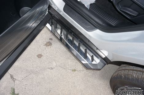 Romik USA Running Board, Ral Series, Polished, Aluminum, Unlighted, 400 Pound Capacity, With Mounting Bracket/ Hardware – 62220418
