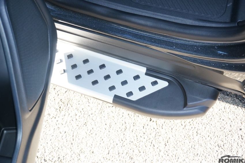 Romik USA Running Board, Ral Series, Polished, Silver Body/ Black Endcaps, Aluminum, Unlighted, 400 Pound Capacity – 62392418