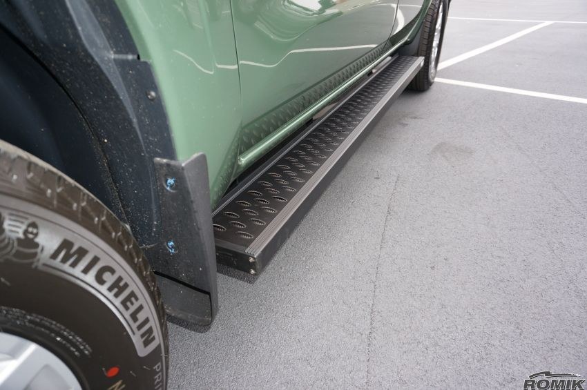 Romik USA Running Board, Rpd-T Series, Anodized, Black, Aluminum, Unlighted, 500 Pound Capacity, With Mounting Bracket/ Hardware – 81823429