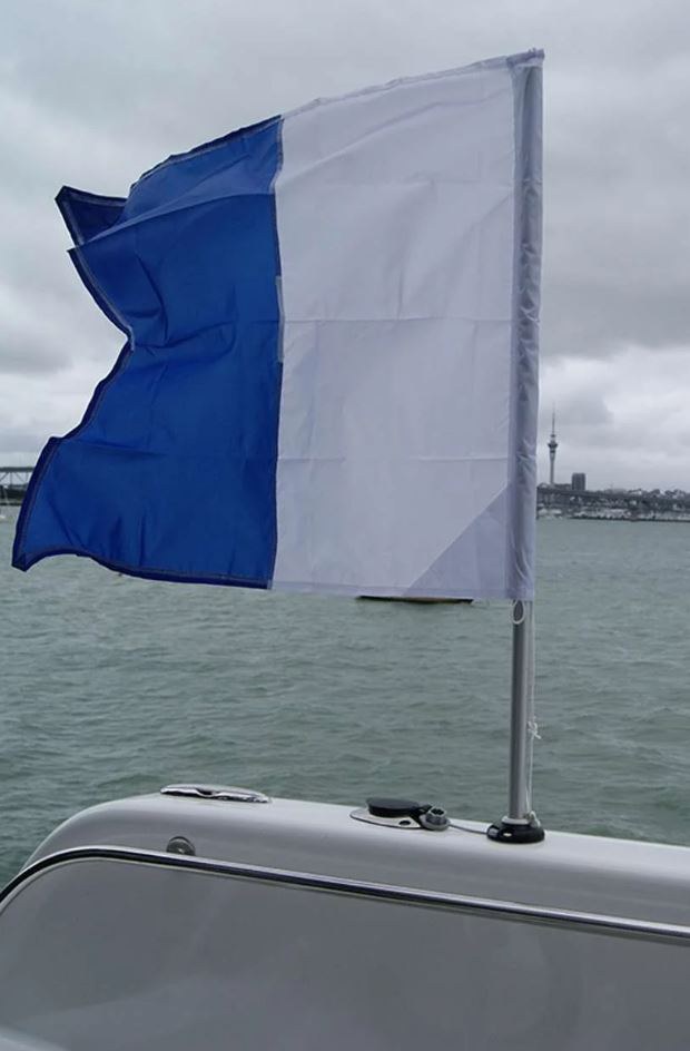Railblaza Flagpole, 31-1/2 Inch Height, Fixed Height, Anodized Aluminum Pole/ Fiberglass Reinforced Nylon Plastic Base, Holds 1 Flag – 05-0063-01