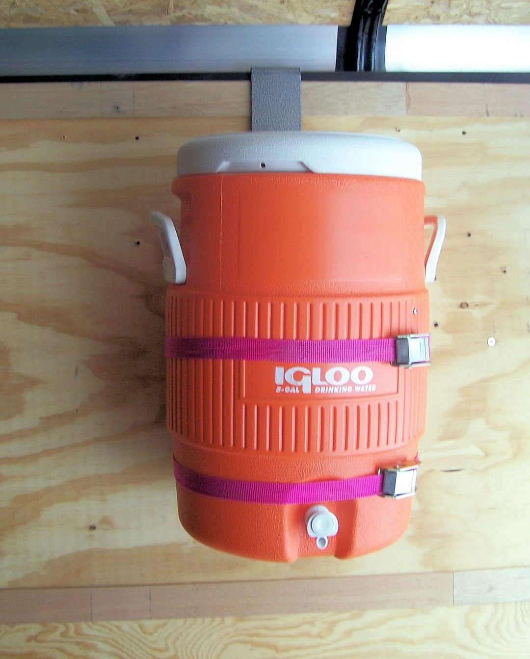 Rack’em Mfg Drink Cooler Rack, Bolt-On Mount to Open or Closed Trailer, For 3 or 5 Gallon Round Drink Cooler – RA-18