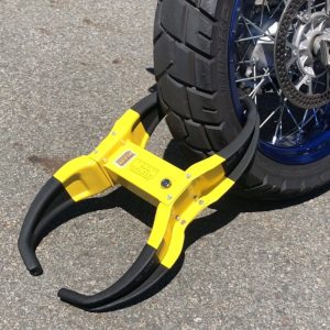 Rack’em Mfg Trailer Wheel Locking Boot, Fits Up to a 20 Inch Wheel, Does Not Cover Lug Nuts – RA-25