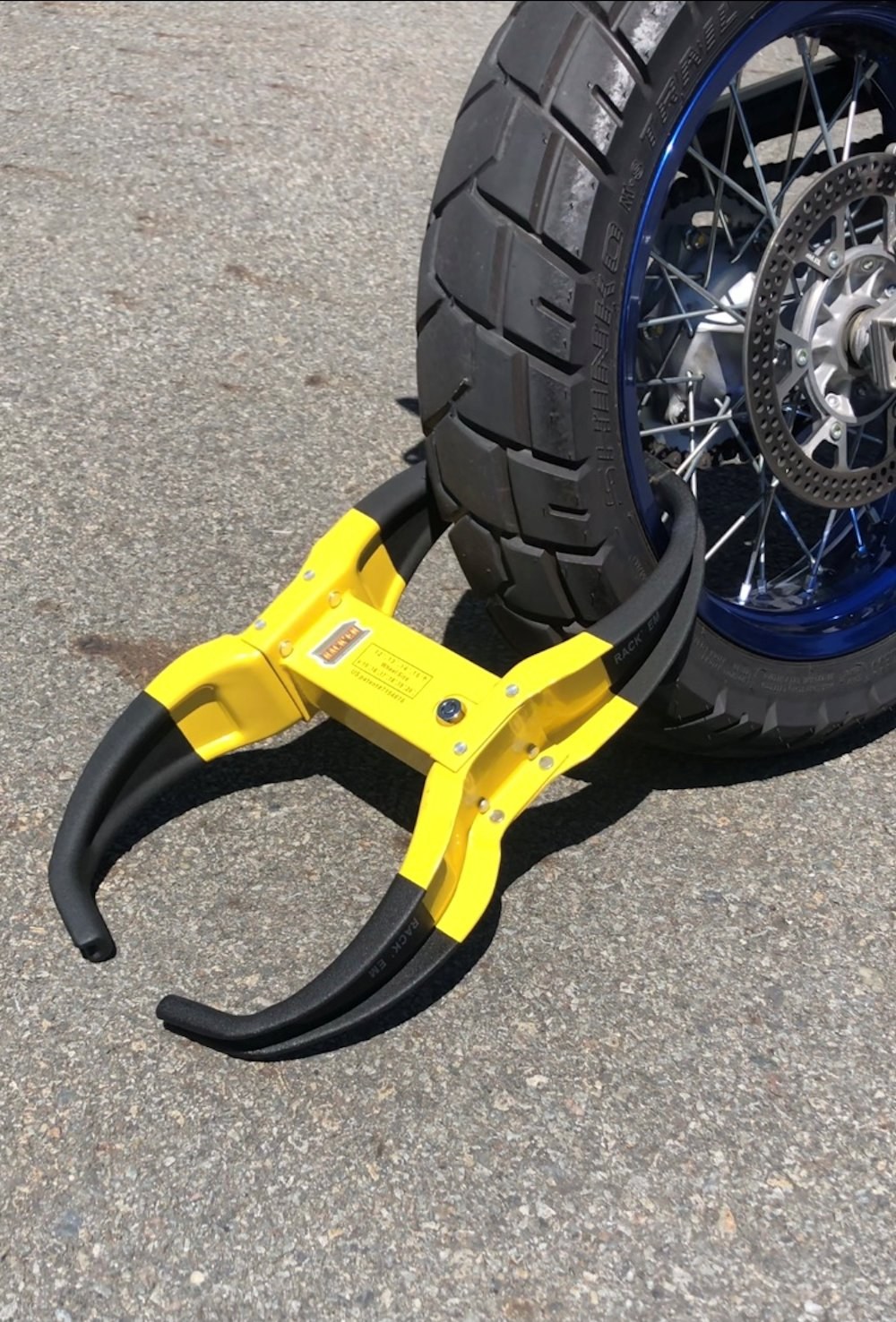 Rack’em Mfg Trailer Wheel Locking Boot, Fits Up to a 20 Inch Wheel, Does Not Cover Lug Nuts – RA-25