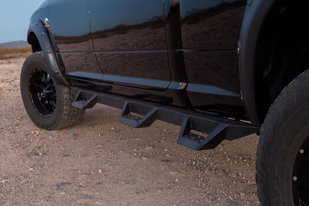 Raptor Series Nerf Bar – Truck Wheel to Wheel, Magnum Rt, With Drop Down Steps, With Bed Step, Powder Coated, Black, Steel – RTW219DG