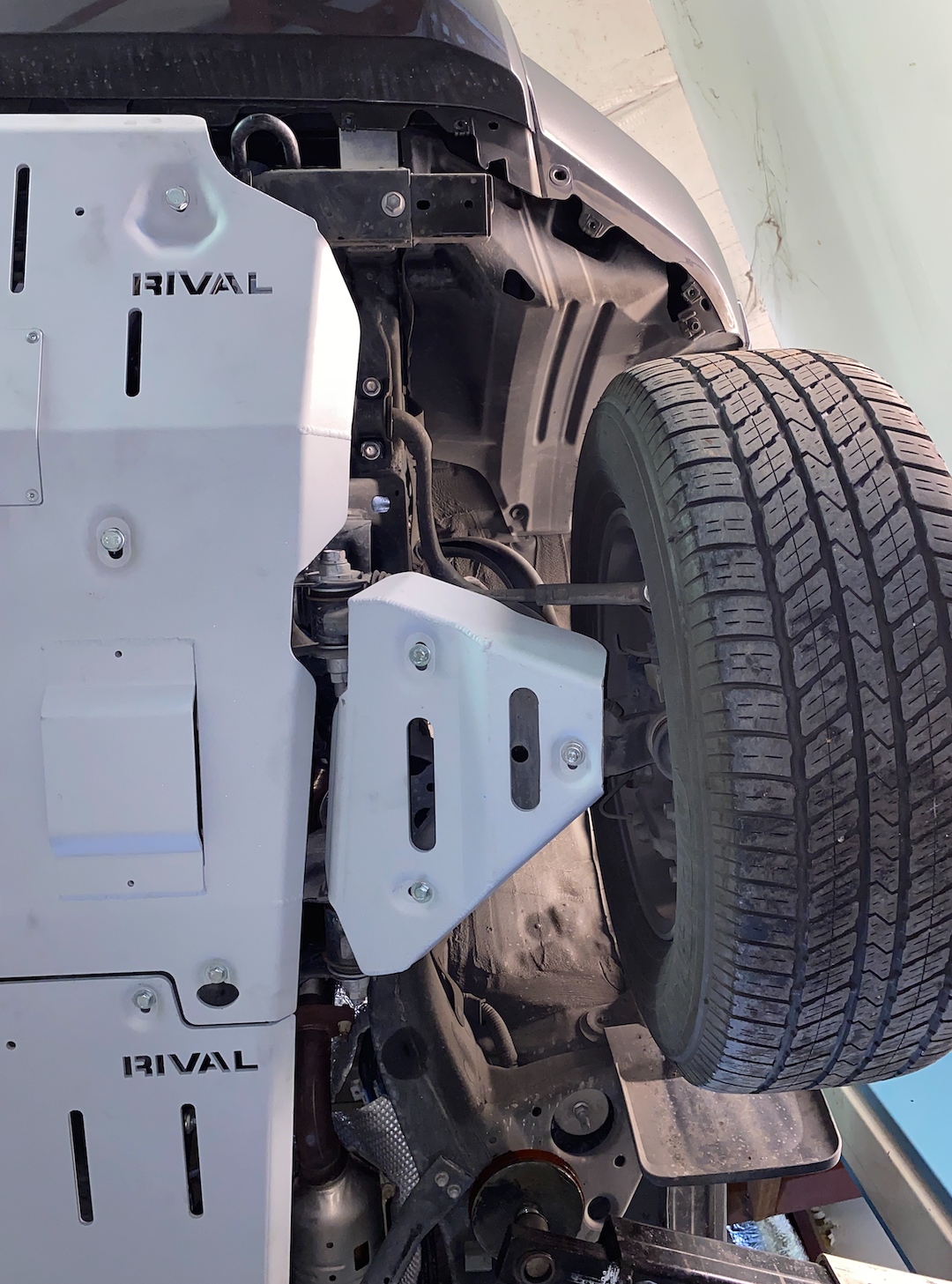 Rival Skid Plate, A-Arms, Powder Coated, White, Aluminum, With Mounting Kit – 2333.9546.1.6