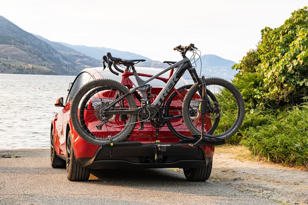 Swagman Bike Rack, Skaha, Holds 2 Bikes, Wheel Trays Accommodate Up to 5 Inch Wide Tires, Zero Frame Contact, 60 Pound Per Bike Capacity – 66686