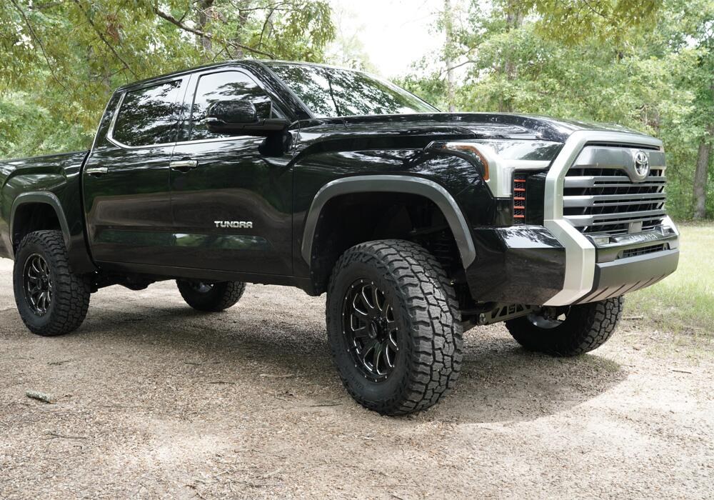 Superlift Lift Kit Suspension, 6 Inch Front Lift, 4 to 6 Inch Rear Lift, With Shock Absorbers IN Kit, Black Components – K1026