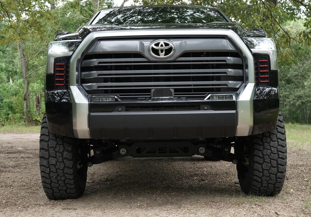 Superlift Lift Kit Suspension, 6 Inch Front Lift, 4 to 6 Inch Rear Lift, With Shock Absorbers IN Kit, Black Components – K1026