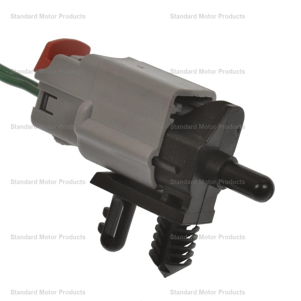 Standard Motor Products Ambient Air Temperature Sensor, 2 Pin/ 2 Female Plug Terminal, 12 Volts – AX352K