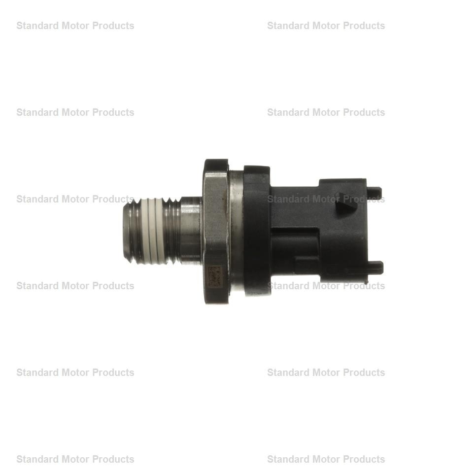 Standard Motor Products Oil Pressure Switch, 3 Male Blade Terminal – PS766