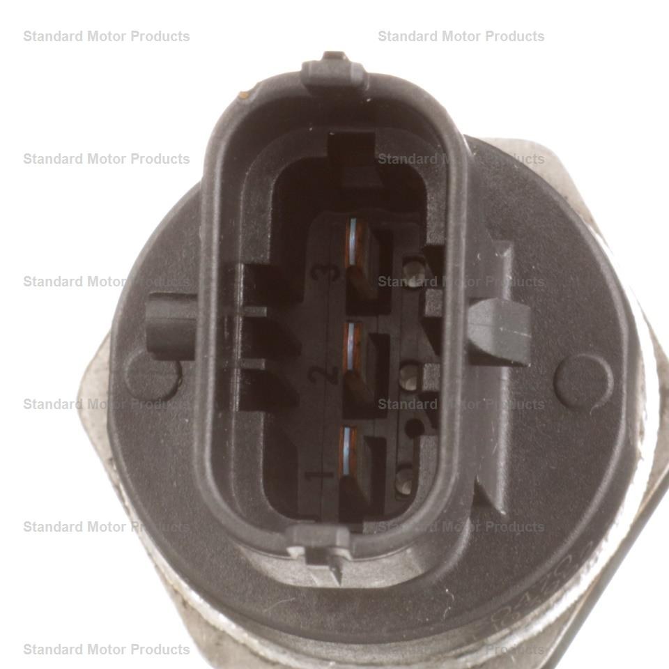 Standard Motor Products Oil Pressure Switch, 3 Male Blade Terminal – PS766