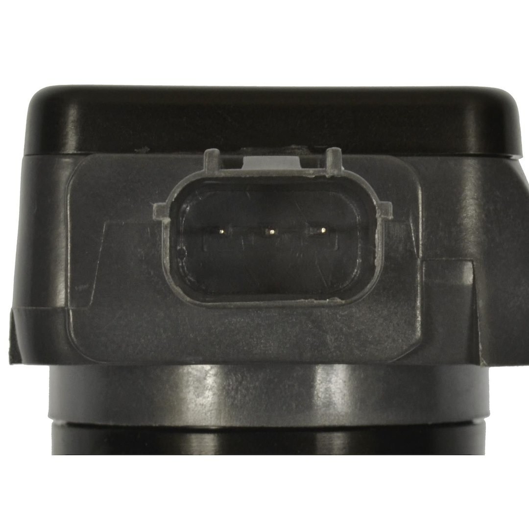 Standard Motor Products Ignition Coil, T Series, 12 Volt, Coil on Plug, Electronic Coil Type, 3 Male Blade Terminal, Female Connector, Black – UF603T