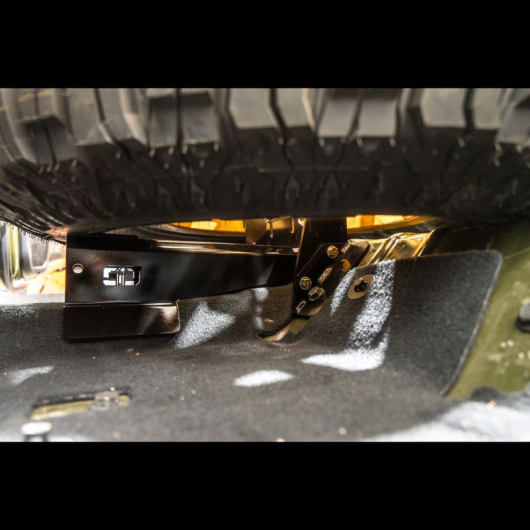 Skyjacker Spare Tire Carrier, Cargo Area Mount, 5 X 5 Inch/ 5 X 127 Millimeter and 8 X 6.5 Inch/ 8 X 165.1 Millimeter Wheel Bolt Pattern – J07STM