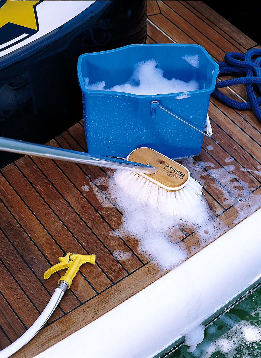 Shurhold Ind Scrub Brush, Classic, Use on Teak/ Below the Water Line and Other Tough Surfaces, 6 Inch Stiff Deck Brush, Polypropylene Bristle – 950