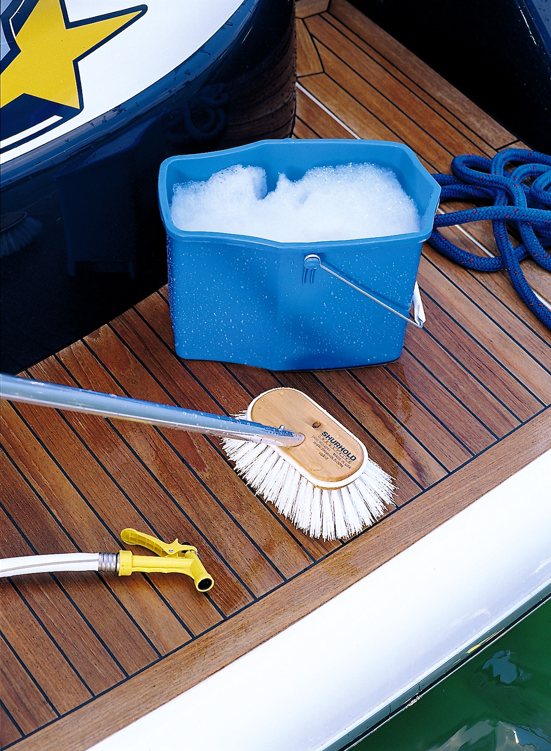 Shurhold Ind Scrub Brush, Classic, Use on Teak/ Below the Water Line and Other Tough Surfaces, 6 Inch Stiff Deck Brush, Polypropylene Bristle – 950