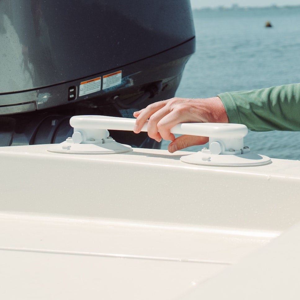 Seasucker Multi Purpose Handle, Attaches to Glass/ Fiberglass/ Metal/ Plastic Surfaces, Up to 400 Pound Pulling Capacity, White, Starboard – MB5281