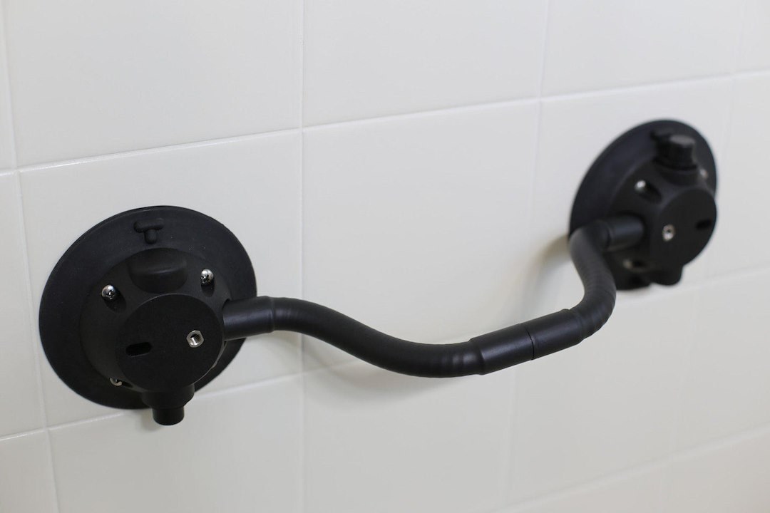 Seasucker Tablet Mount, Naked Flex, Mounts to Flat Surface with Suction Cup, Without Powered Dock, Black – MB6218B