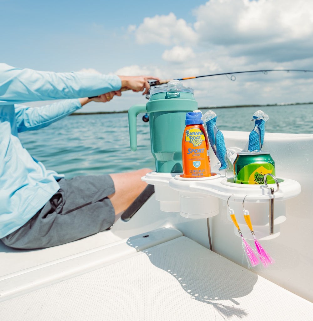 Seasucker Cup Holder, Fisherman’s Type, White, Non-Lighted, 4.5 Inch Diameter Vacuum Mount – MC5307