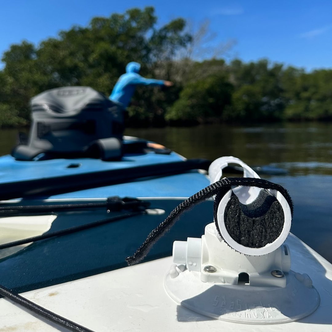 Seasucker Fishing Rod Holder, Delstang ™, Vacuum Mount, Holds Single Fly Rod, White, Polyethylene – MF5017