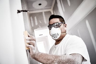 3M Respirator, Particulate Face Mask, N95 Rated, Niosh Approved/ Disposable Single Use Style Mask, Loops Over Ears, With M-Nose Clip – 08653