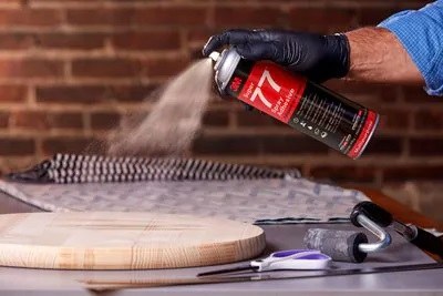 3M Adhesive, Super 77 ™, Used to Bond Paper/ Cardboard/ Fabric/ Insulation/ Plastic/ Metal/ Wood/ Foils/ Carpeting/ Felt, 16 Ounce Aerosol Can – 86234
