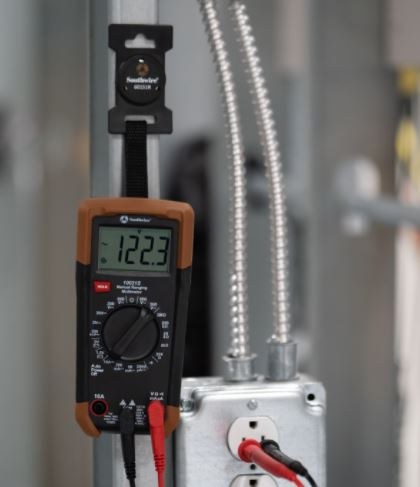 Southwire Circuit Tester, Digital Display, Resistance 0.1 to 2 Mega Ohm, DC Current 1 Milli Amps to 10 Amps – 10031S